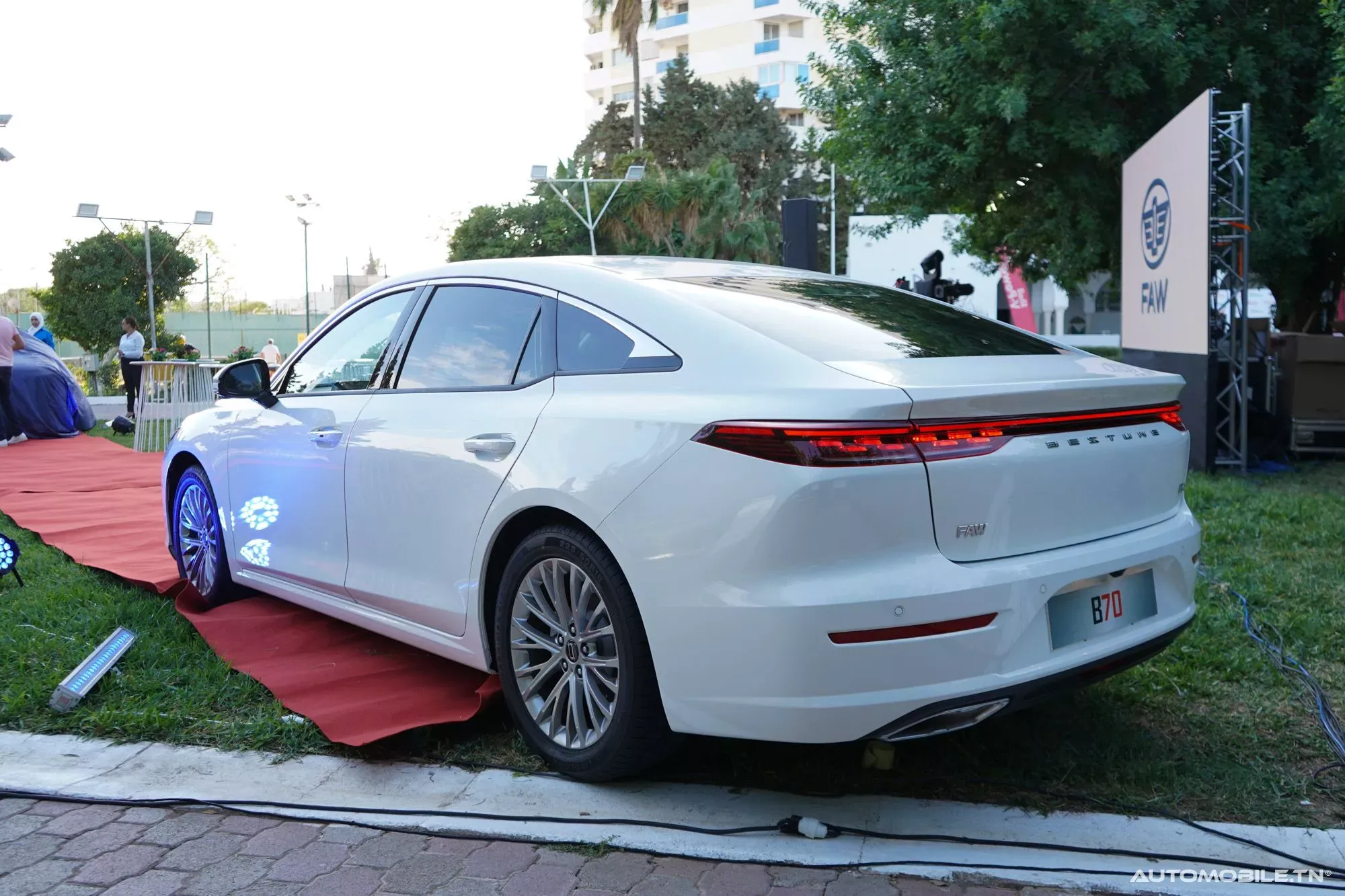 Rear signature — B70