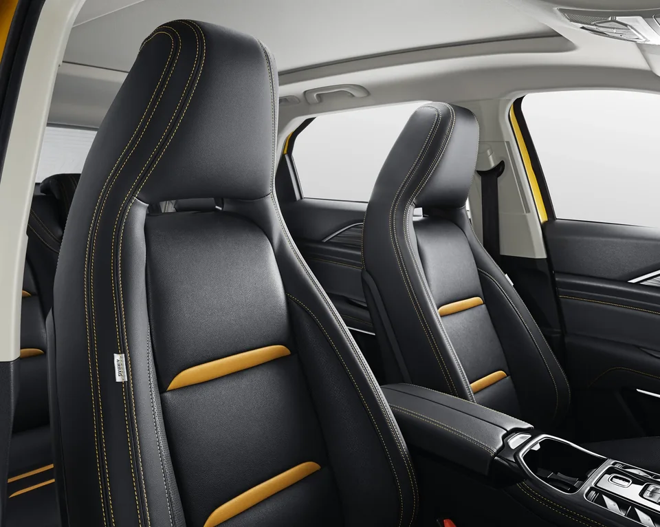 T77 — seat details